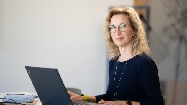 Mitarbeiter im Scrum-Meeting – psychologische Aspekte der Zusammenarbeit im Team