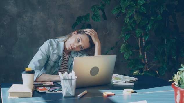 Mitarbeiter im Scrum-Meeting – psychologische Aspekte der Zusammenarbeit im Team